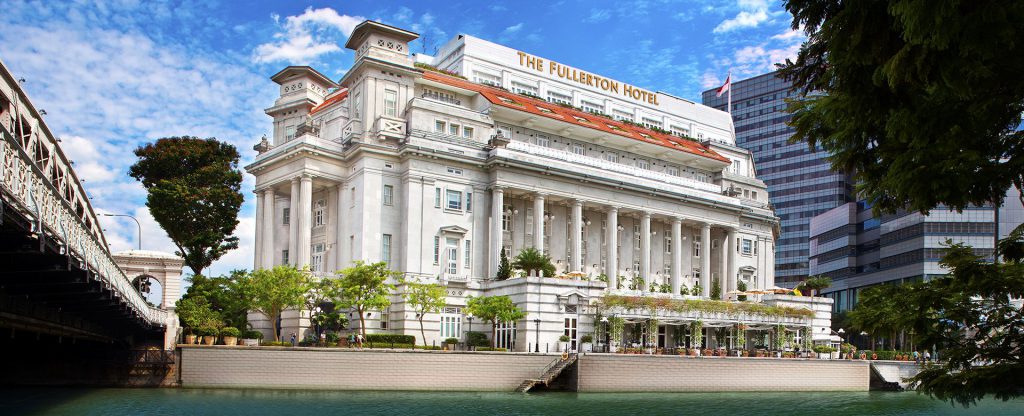 a picture of the Fullerton Hotel