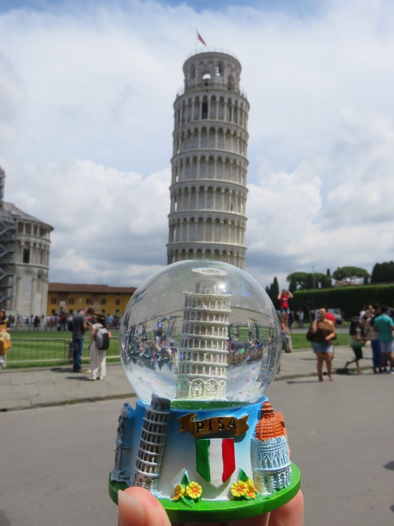 a picture of a souvenir of the leaning tower