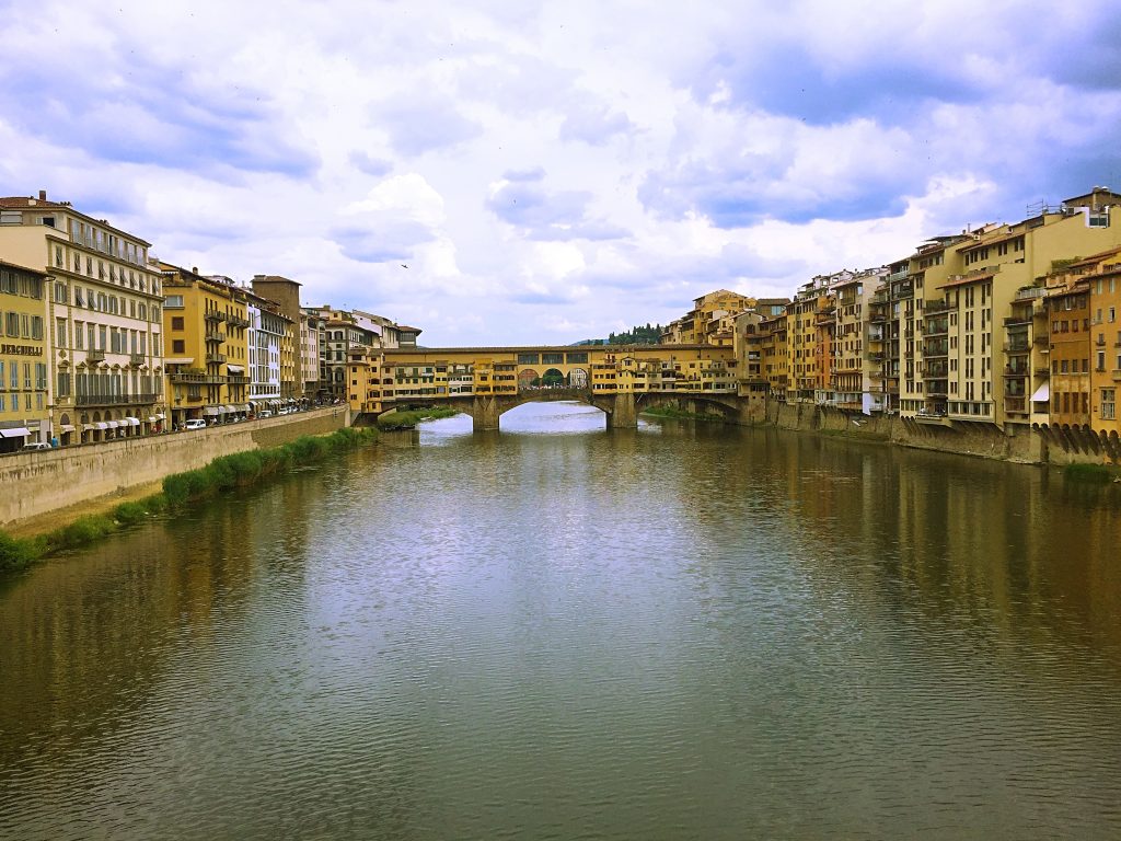 A full picture of Ponte Veccio over the river