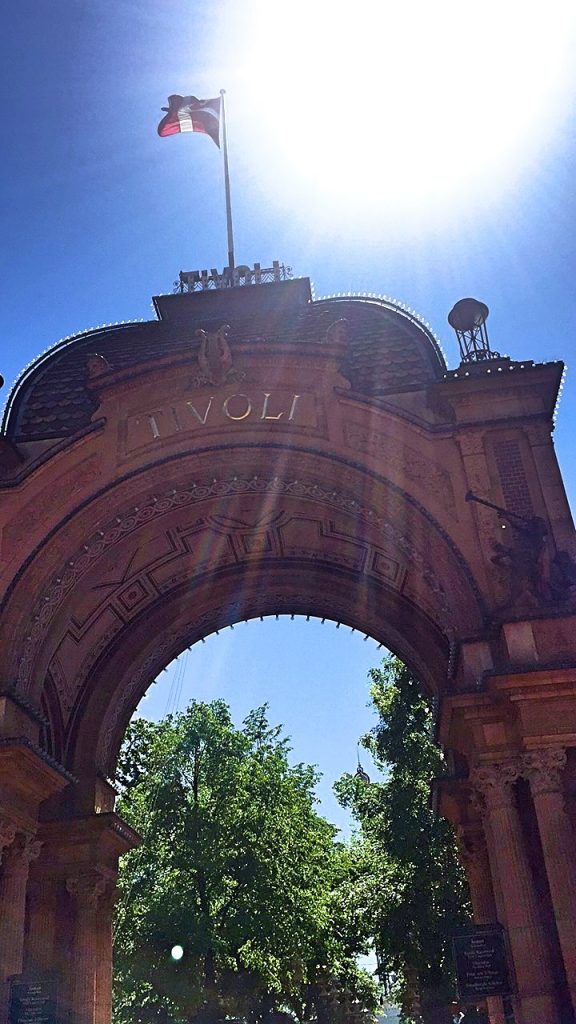 A picture of the entrance arch of Tivoli gardens