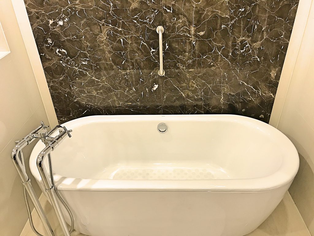 A picture of the bath tub in my bathroom