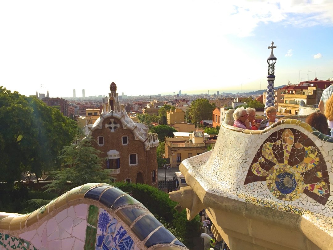 A picture of the view from the top of Park Guell