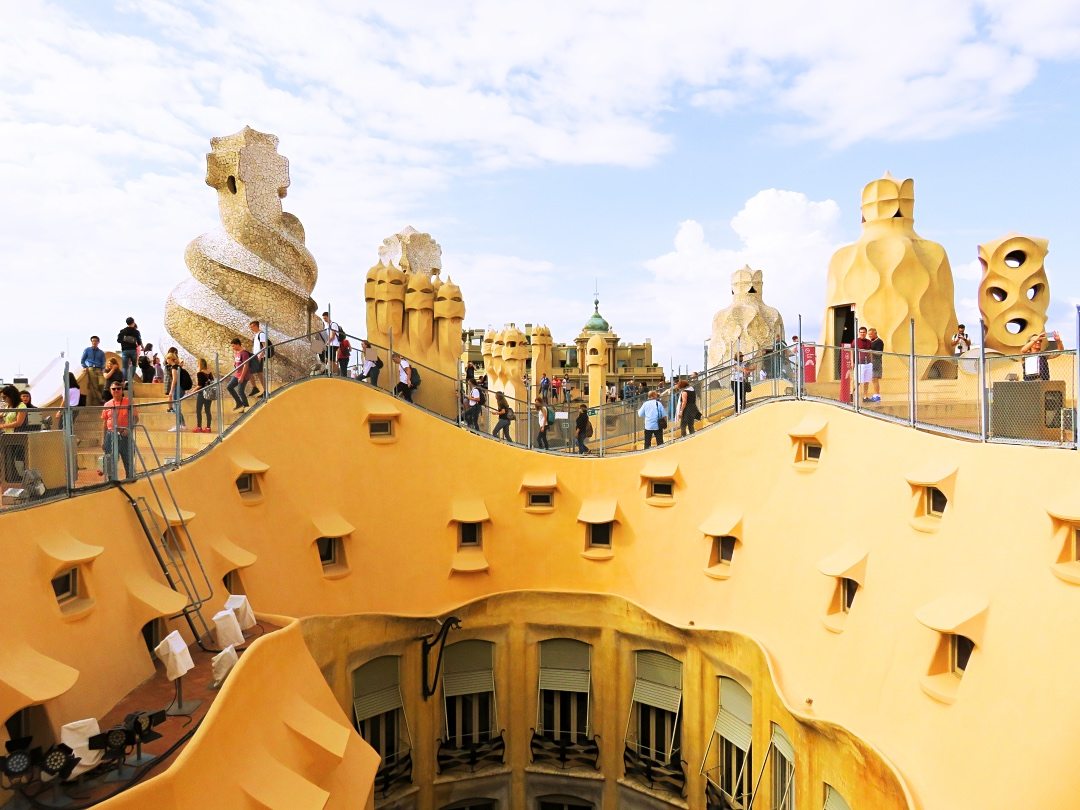 A picture of the atrium of Casa Milá