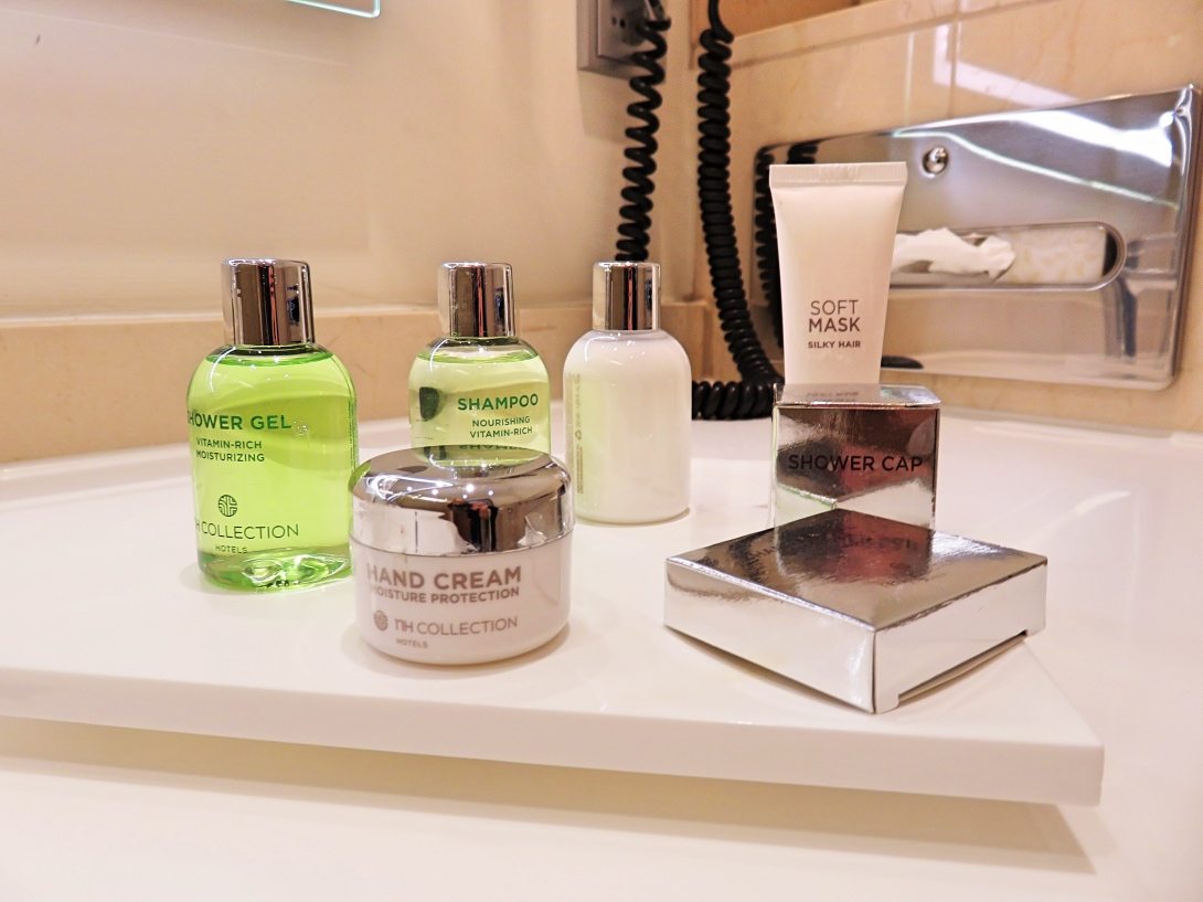 A picture of the complimentary skin and bath products