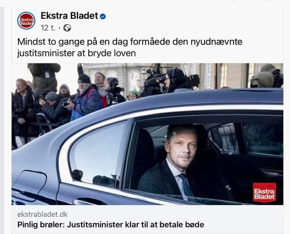 Den nye justitsminister havde nærmest ikke sat sig i ministerbilen, før han allerede havde brudt loven! 2 gange!