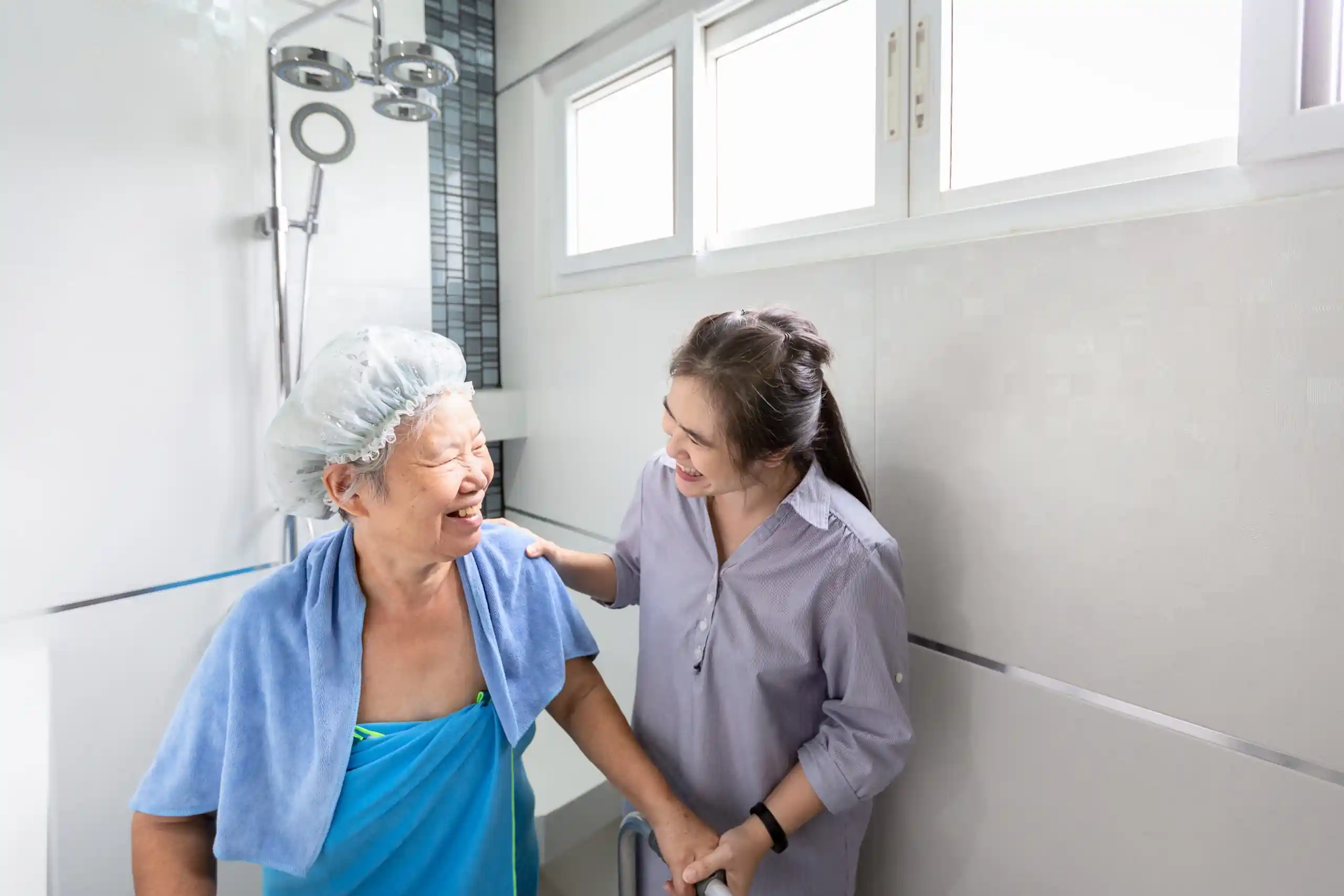 How to Navigate the Challenges of Bathing a Person with Dementia