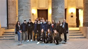 Mehr über den Artikel erfahren Realschüler besuchen das Landestheater Detmold