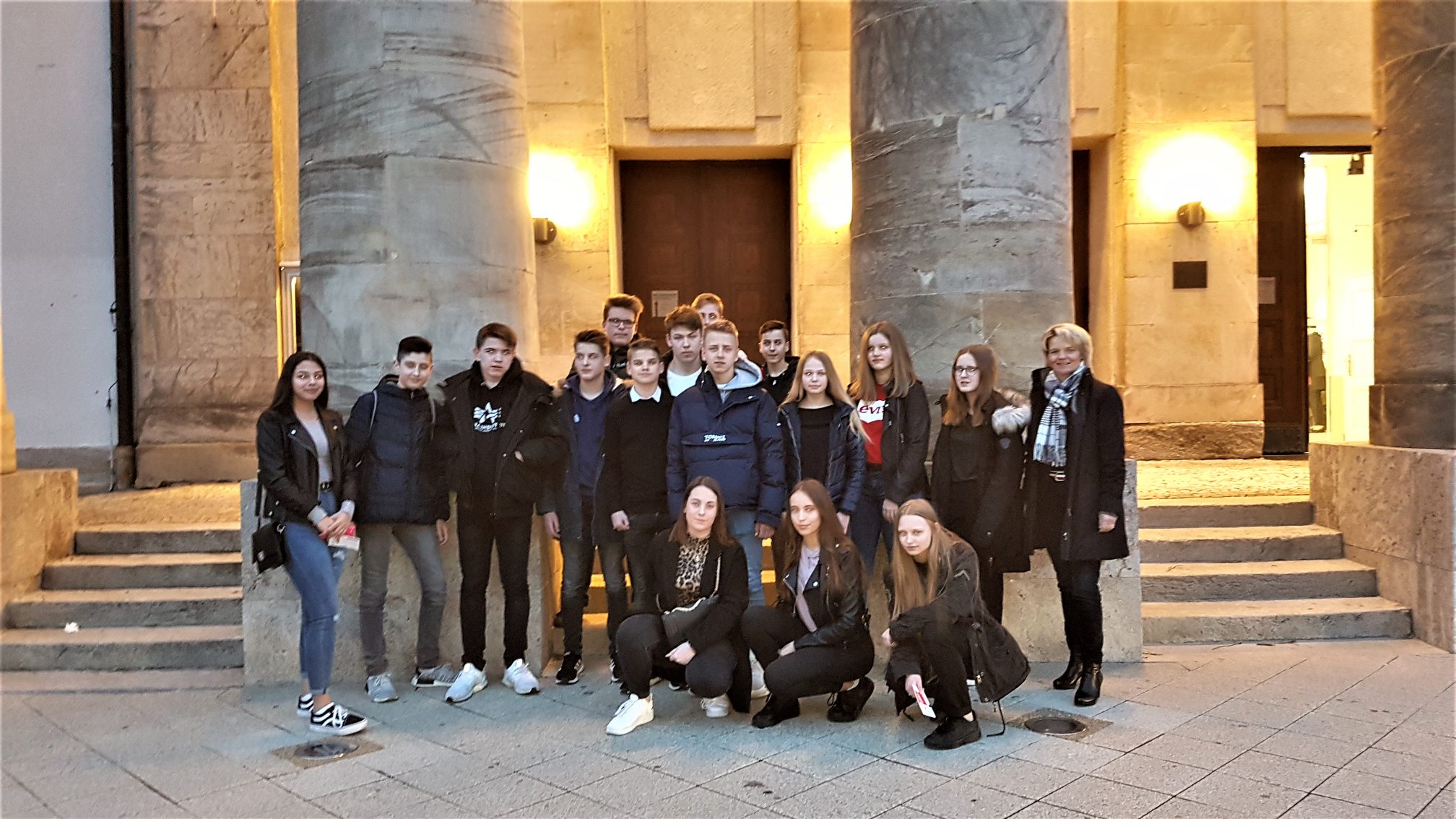 Read more about the article Realschüler besuchen das Landestheater Detmold