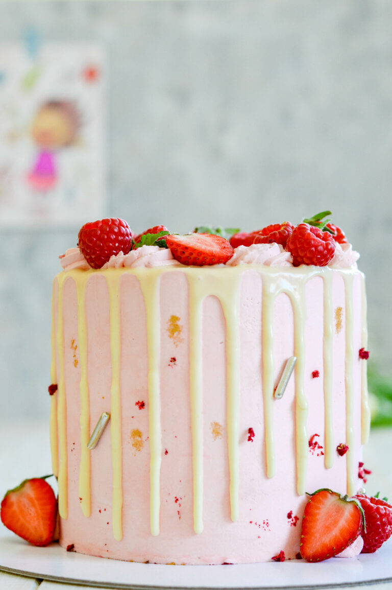 ErdbeerDripCake Rebeccas Patisserie