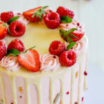 Read more about the article Erdbeer-Drip-Cake