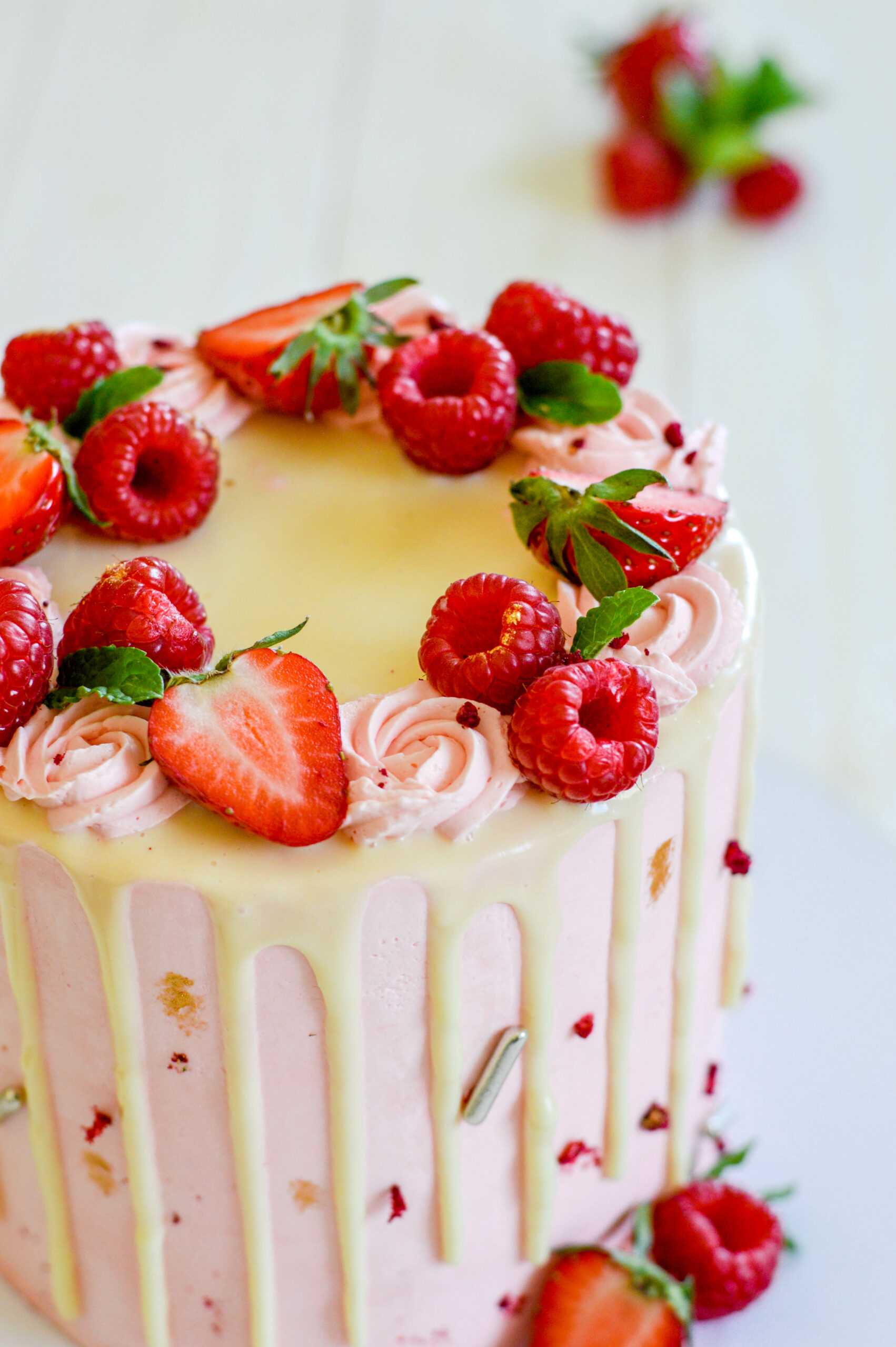 ErdbeerDripCake Rebeccas Patisserie