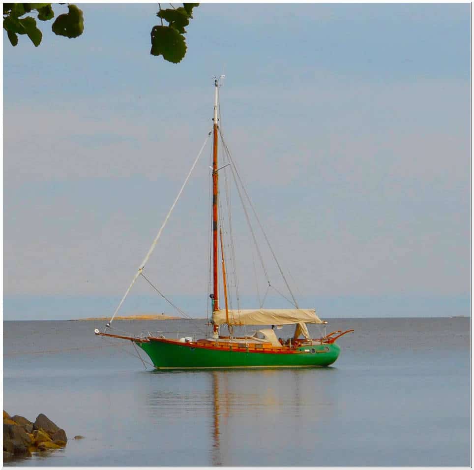 The new main theory illustrated as a sailboat in sunshine.