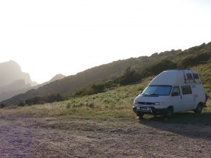 VW Bus auf Korsika Wanderparkplatz bei Piana Beitrag