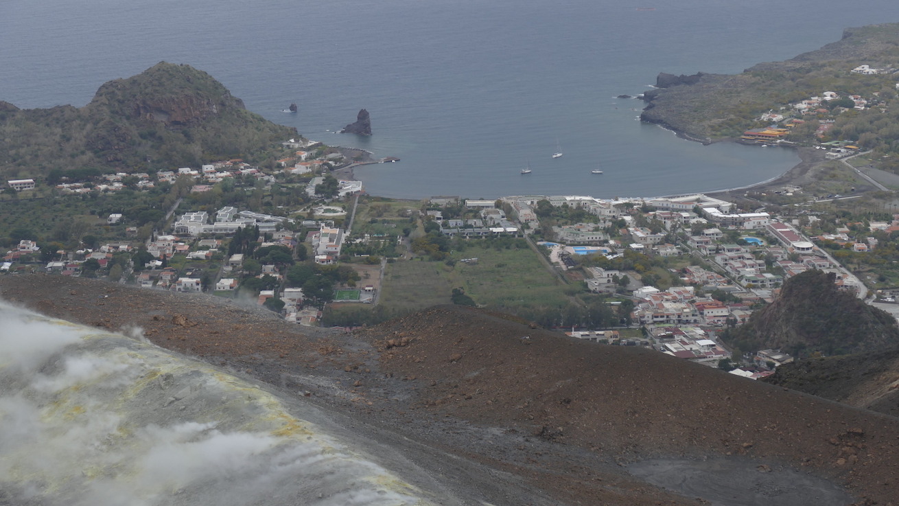 Vulcano Krater und Ankerbucht