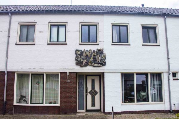 kunstwerk oud politiebureau Gevel