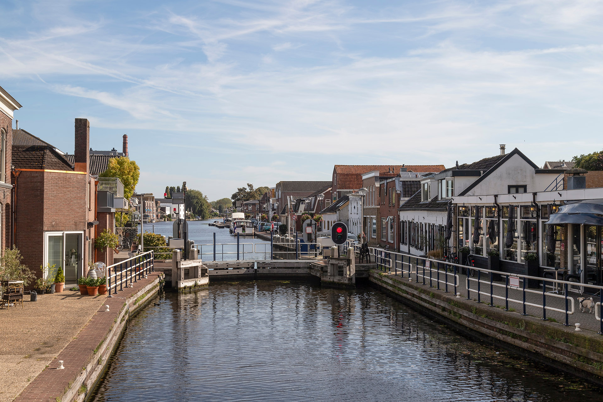 Lock,In,The,River,Oude,Rijn,In,The,Dutch,Town