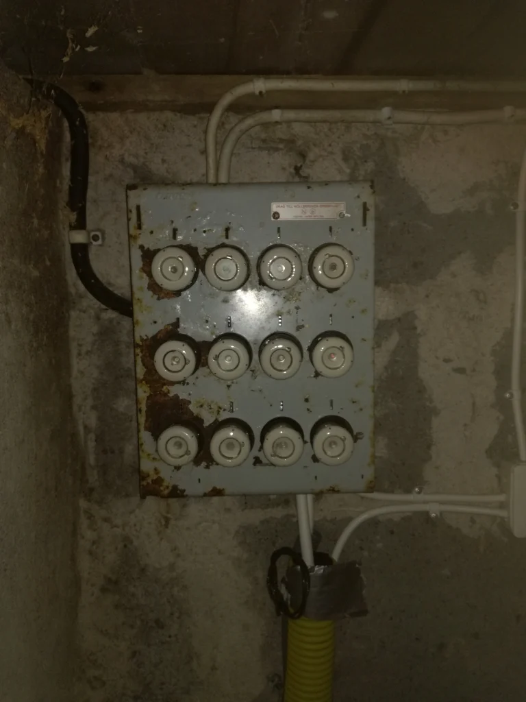 Dags att byta elcentral, fixa en elektriker?