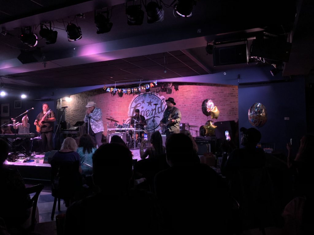 Fun weekend of blues, art and culture in Chicago. Billy Branch blues concert at Buddy Guy’s Legends. 