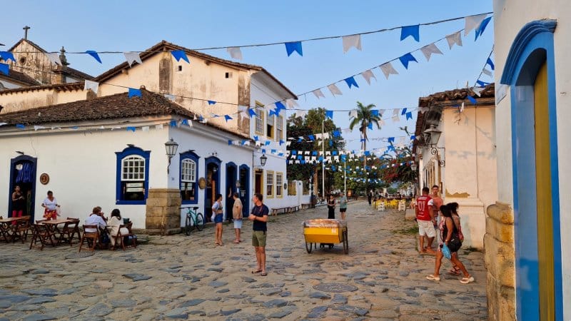 Kystby Paraty Brasilien