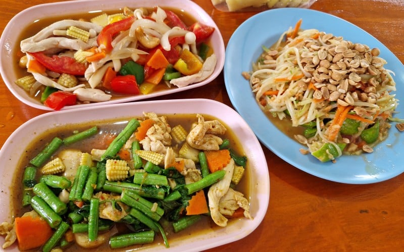 lækker frokost på vores tur ind i khao yai nationalpark