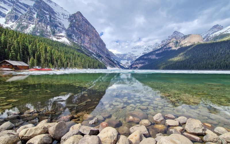 lake louise spejlning ved banff nationalpark