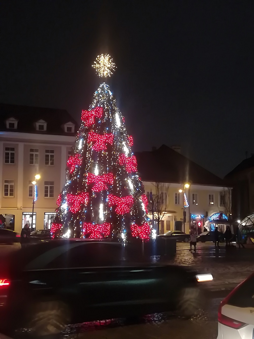 Juletræ med sløjfer i Vilnius