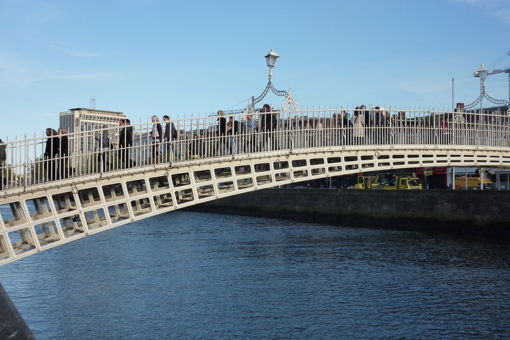 DUB Haypenny Bridge i Dublin