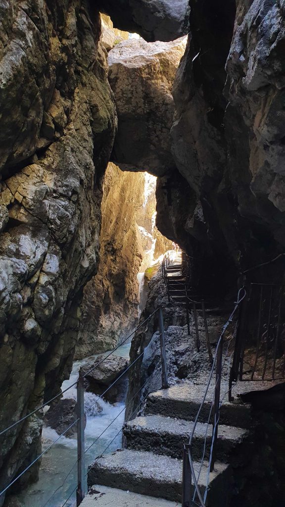 Höllentalklamm Tour schwebende Steine