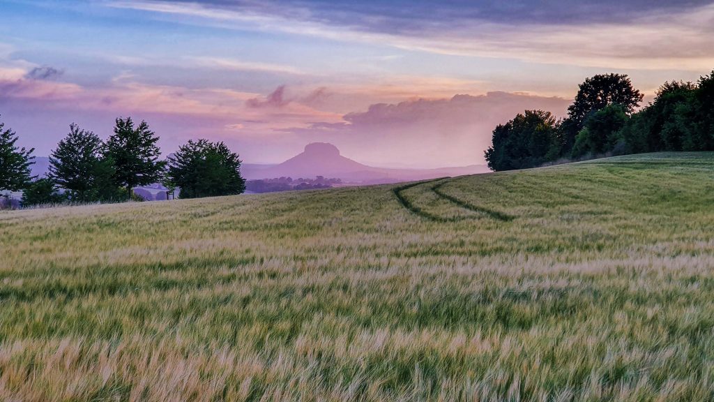 Aussicht vom Parkplatz "Heiterer Blick"-
Schrammsteine und den historischen Personenaufzug