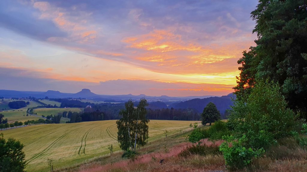 Ausblick vom Adamsberg-
Schrammsteine und den historischen Personenaufzug