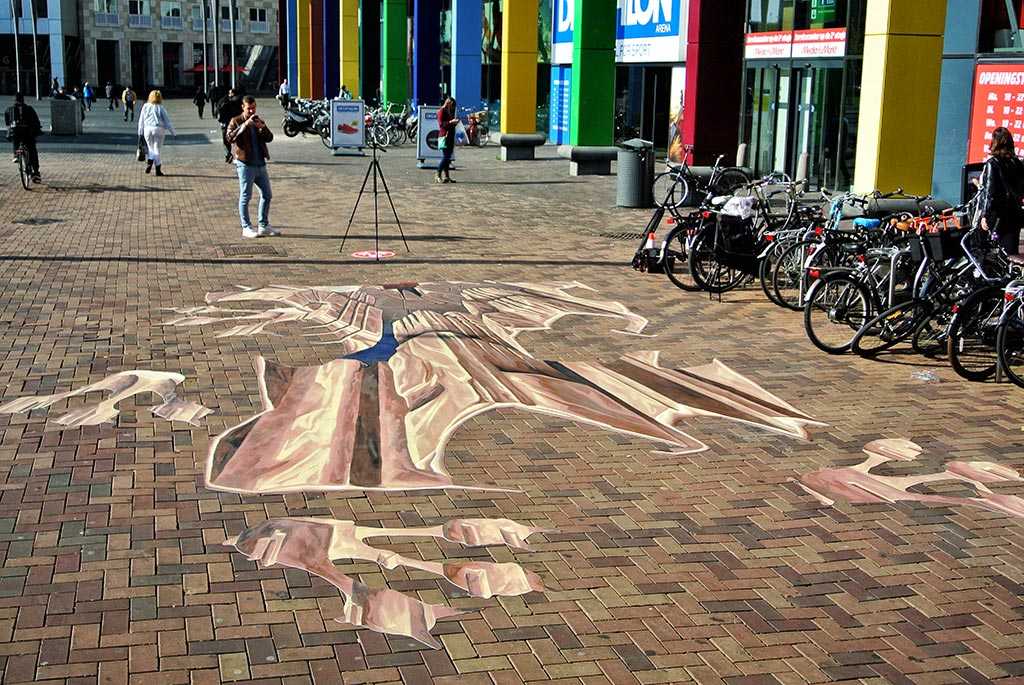 3d-streetpainting-jurassic-world-painting-2015-amsterdam-arena-remko-van-schaik-3