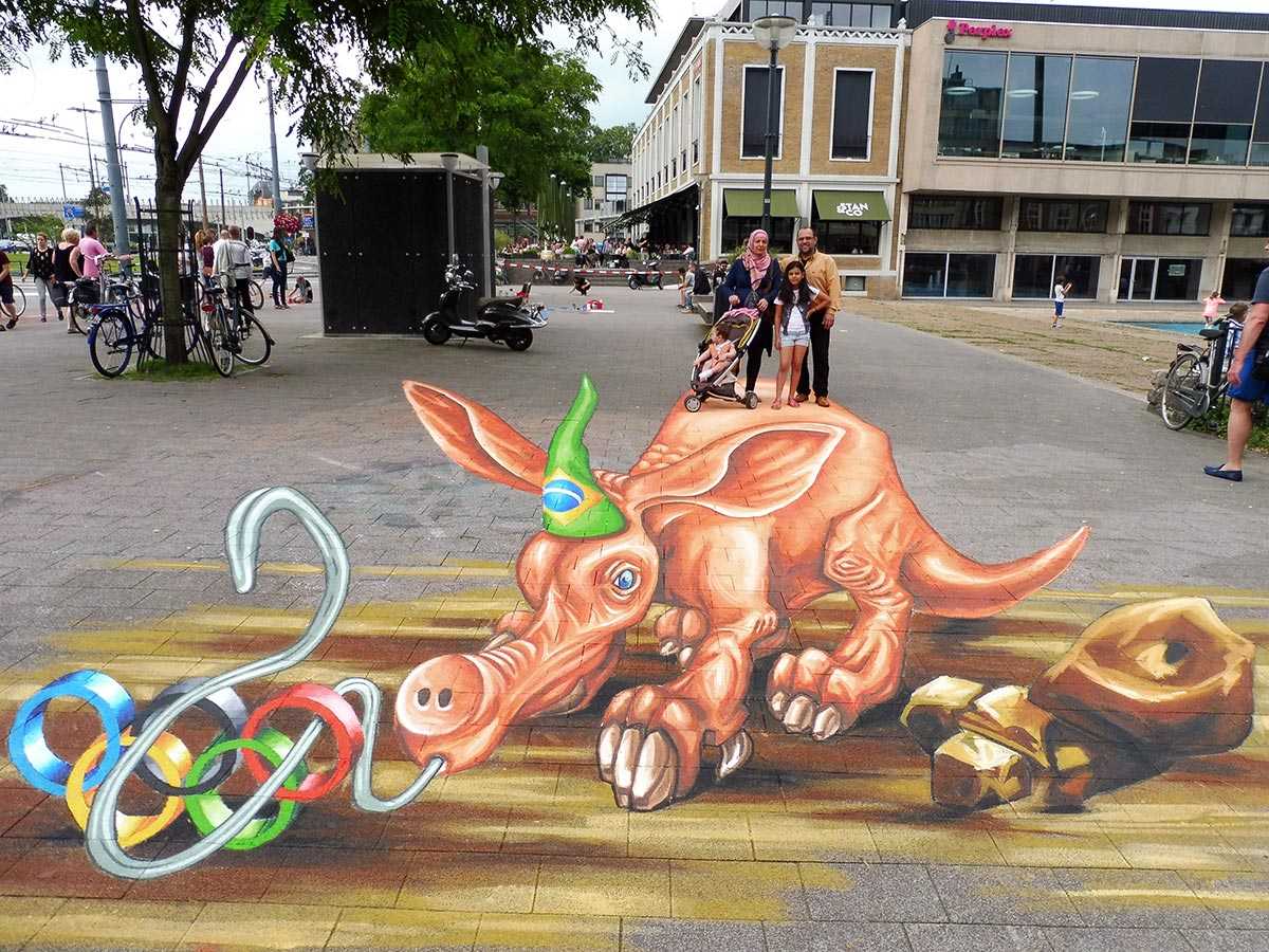 3d-streetpainting-3d-worldstreetpainting-festival-arnhem-olympic-aardvark-by-remko-van-schaik-3