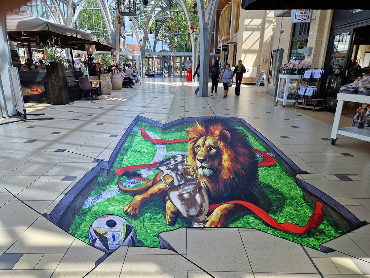 3d-streetpainting-remko-van-schaik-3d-street-art-winkelcentrum-streekhof-ek-2024-lion-leeuw