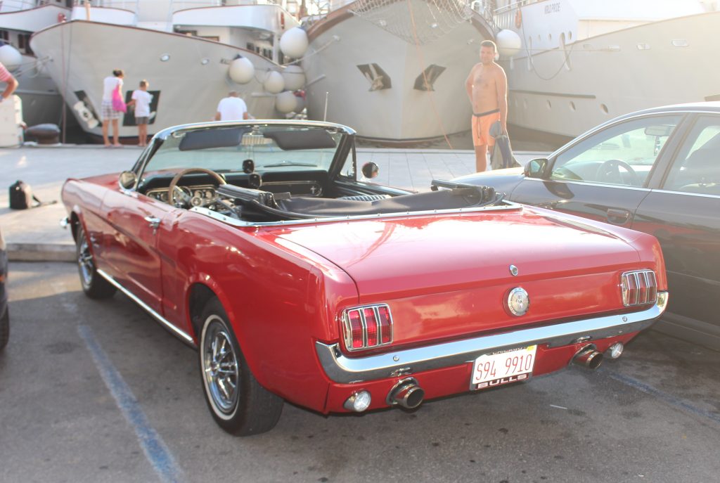 Ford Mustang Cabrio - front view