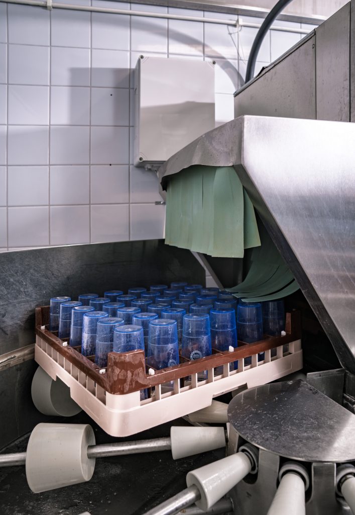 Ny afspænding tørrer plast hurtigere i storkøkkenet