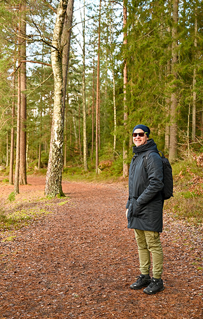 Vi vandrar längs en av slingorna i Alljungen