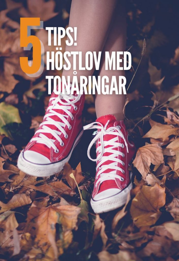 Höstlov i Karlskrona. Röda converse mot höstlöv