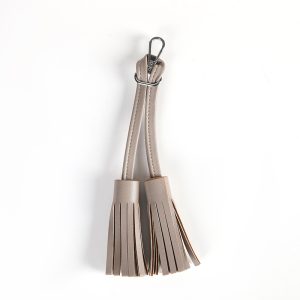 Bag charm tassel beige