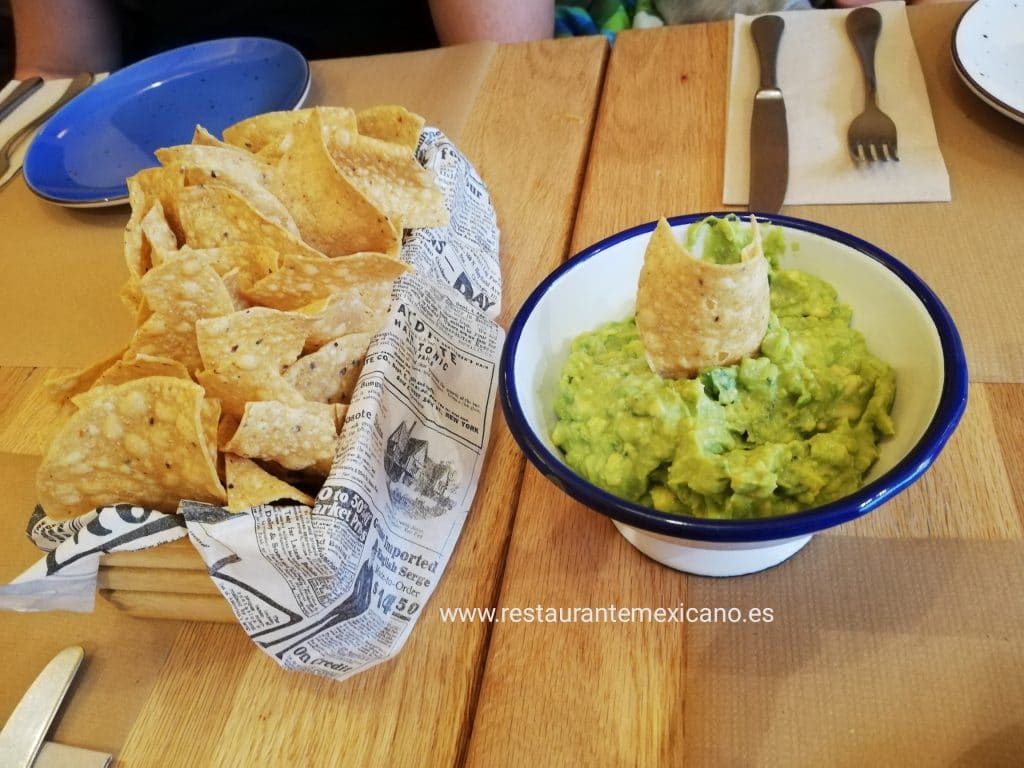 Guacamole con totopos