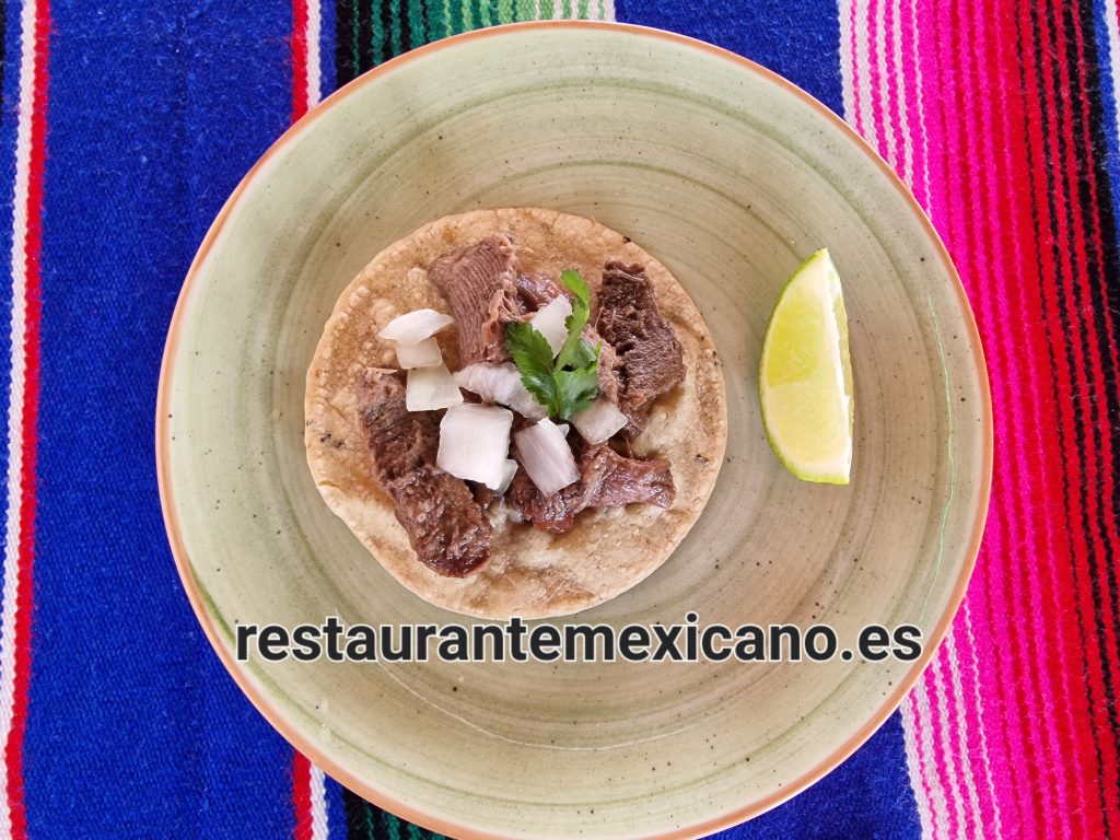 Taco de lengua de res 