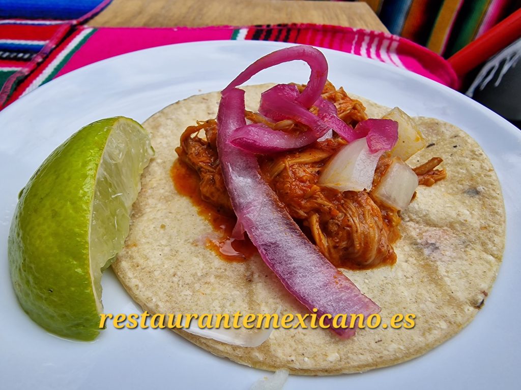 Taco de cocinita pibil 