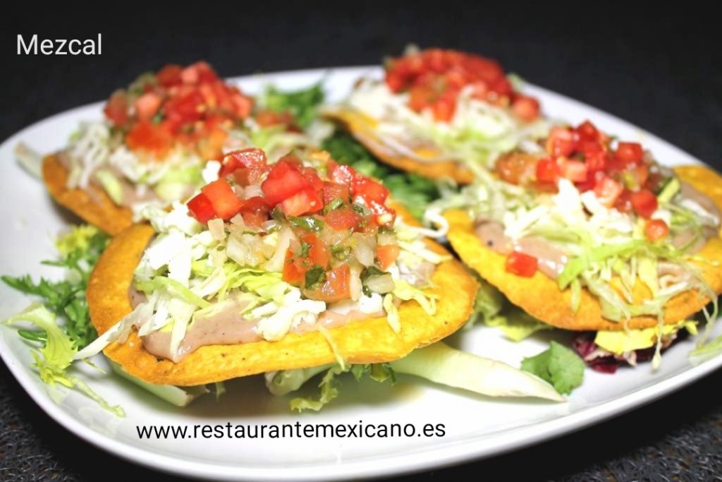 Tostadas de frijoles