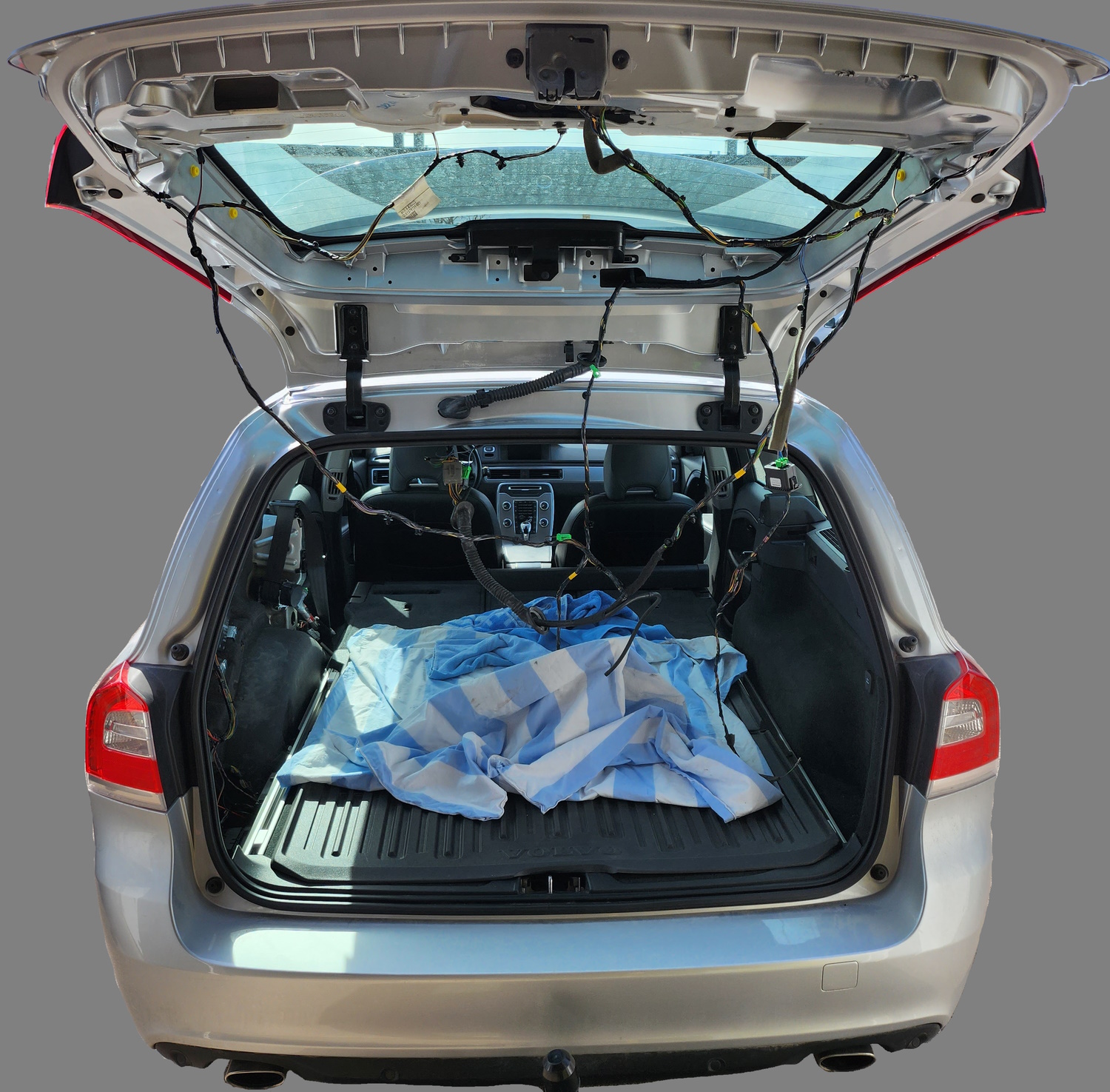 Retrofit Power Operated Tailgate V70 2015