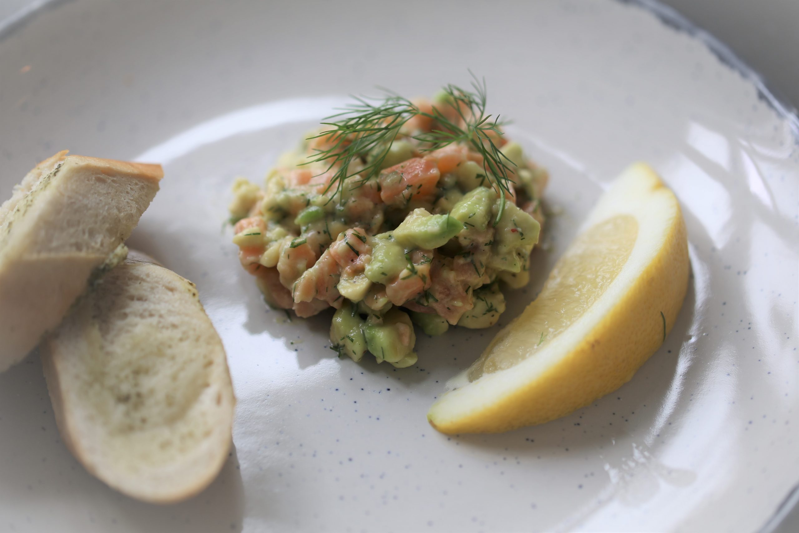 OPPSKRIFT – LAKSETARTAR MED AVOCADO