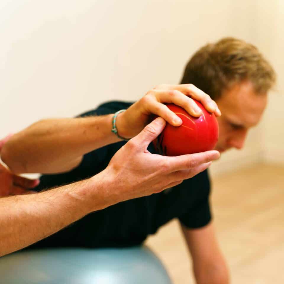 sportrevalidatie, evenwicht en bal heffen