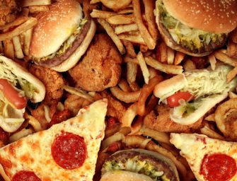 Rreziku që vjen nga ushqimet “Fast Food”