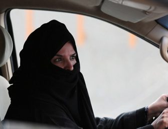 Arabia Saudite lejon femrat që të vozitin edhe traktorë e motoçikleta