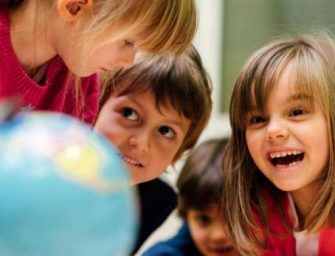 3 gjuhët që fëmijët duhet të fillojnë t’i mësojnë për një të ardhme më të mirë