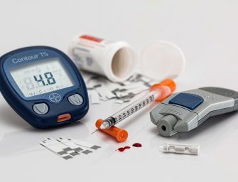 Diabetikët që agjërojnë, kur duhet të masin nivelin e sheqerit në gjak?