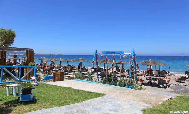 One of several restaurants by Ixia beach